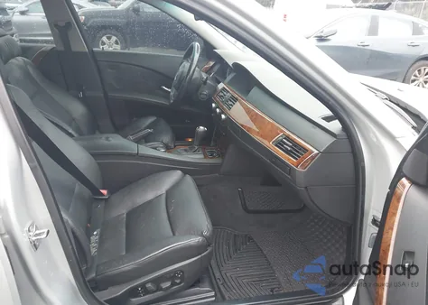 2007 BMW 530Xi z USA, uszkodzony, nr VIN WBANF73527CU26489